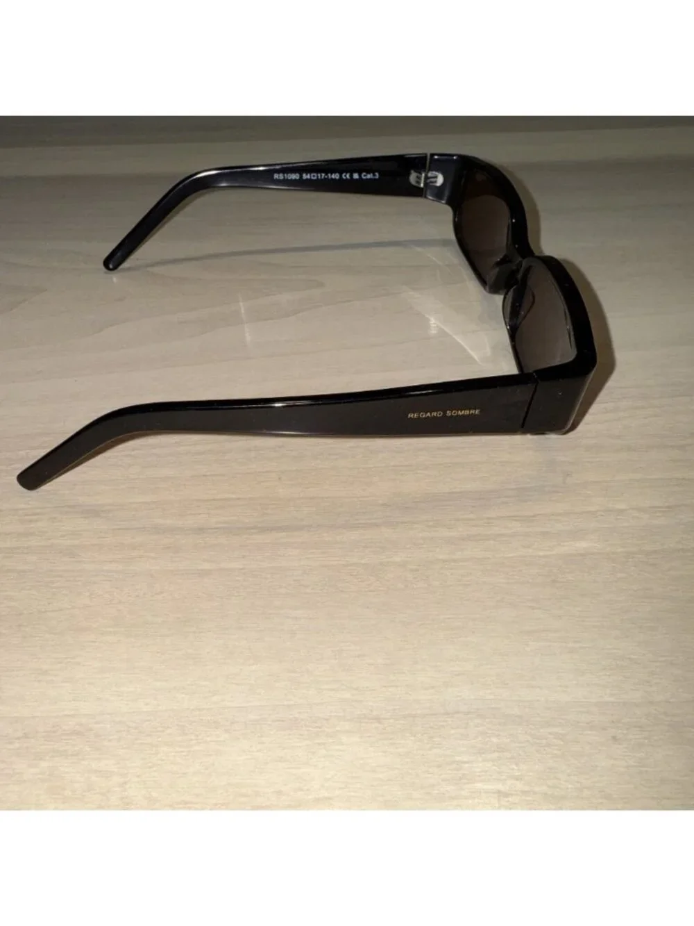 Regard Sombre excellent preowned